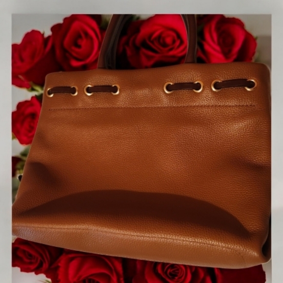 Genuine Dooney & Bourke Wakefield Tassel Bag. - Picture 4 of 9